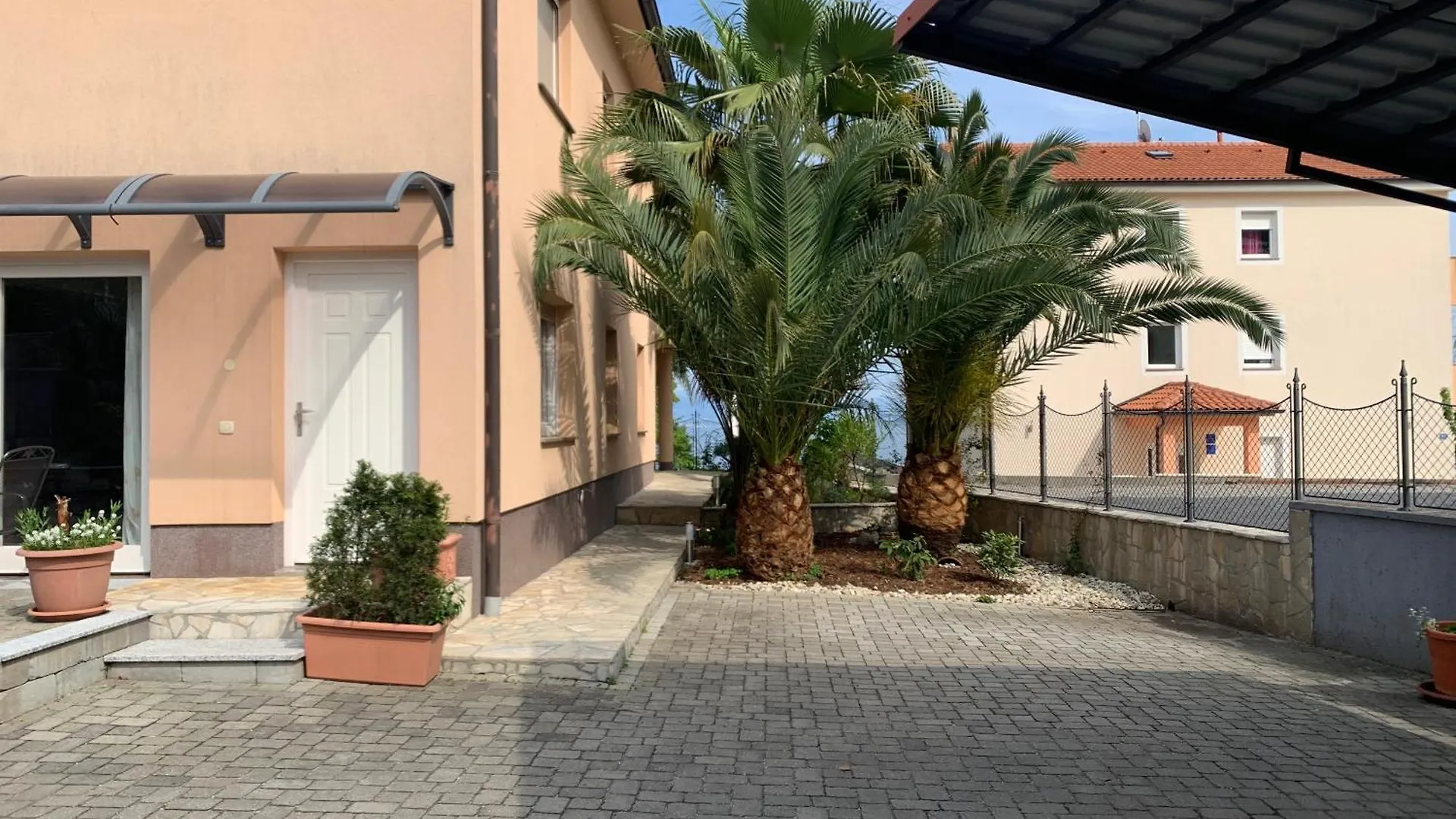Grand Pool Apartments Ika-Opatija 0*, Opatija